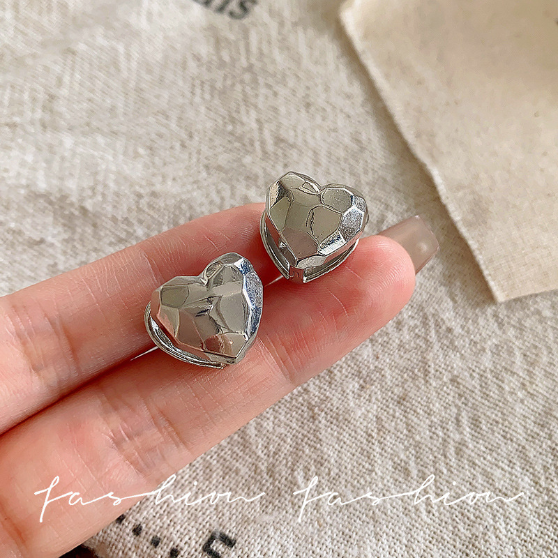 High-end double-sided heart-shaped earrings for women on Instagram, with a cold, light luxury and niche design, simple and elegant stud earrings details Picture