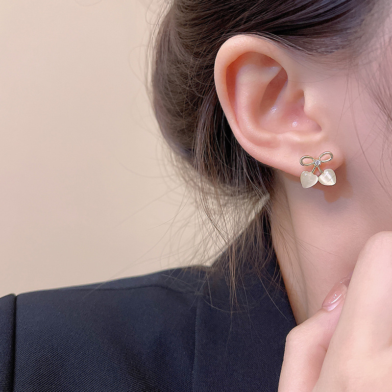 Korean simple bow, heart-shaped cat's eye stone stud earrings, feminine and niche design sense earrings, wholesale of internet-famous earrings details Picture