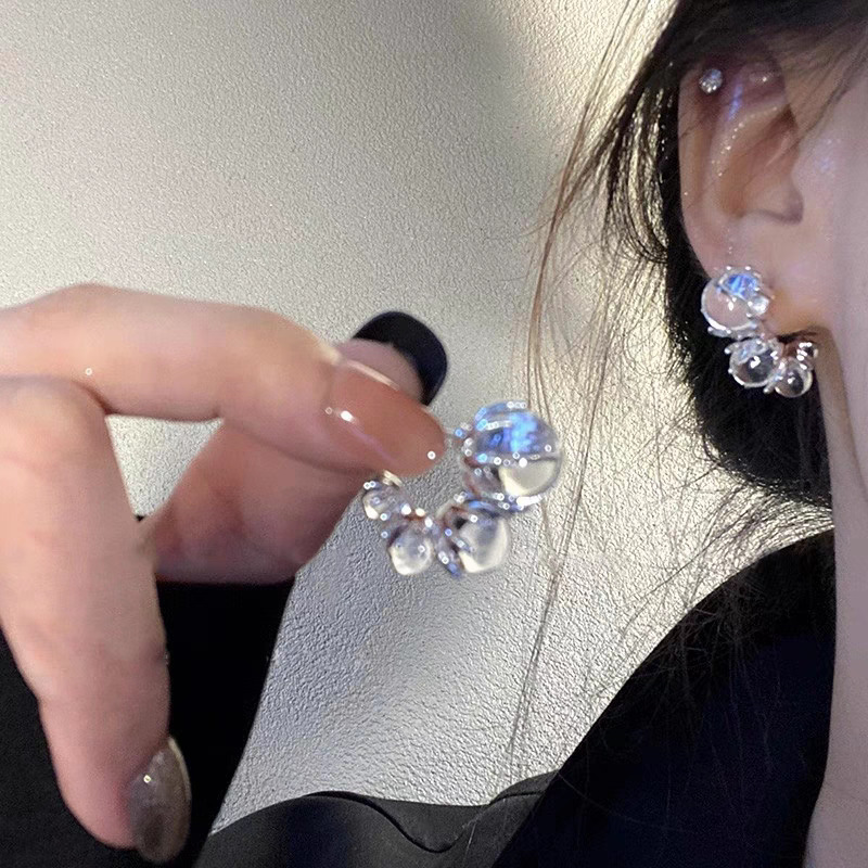 Unique ice-transparent crystal beaded earrings with a high-end feel, C-shaped ear rings, 925 silver needles, elegant and light luxury stud earrings full figure