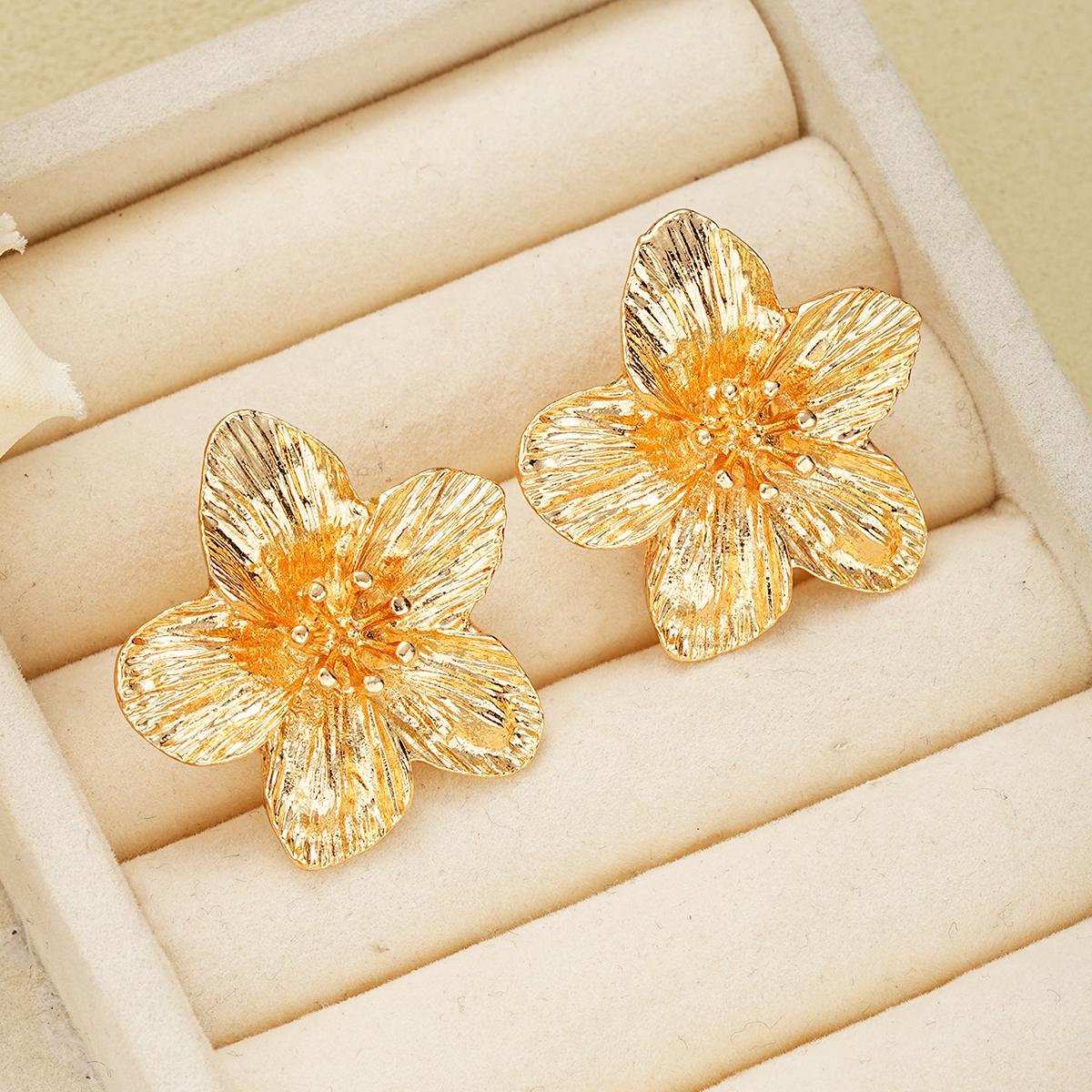 European and American cross-border best-selling flower stud earrings, creative, personalized and trendy earrings, exaggerated and elegant flower earrings earring Specification drawing