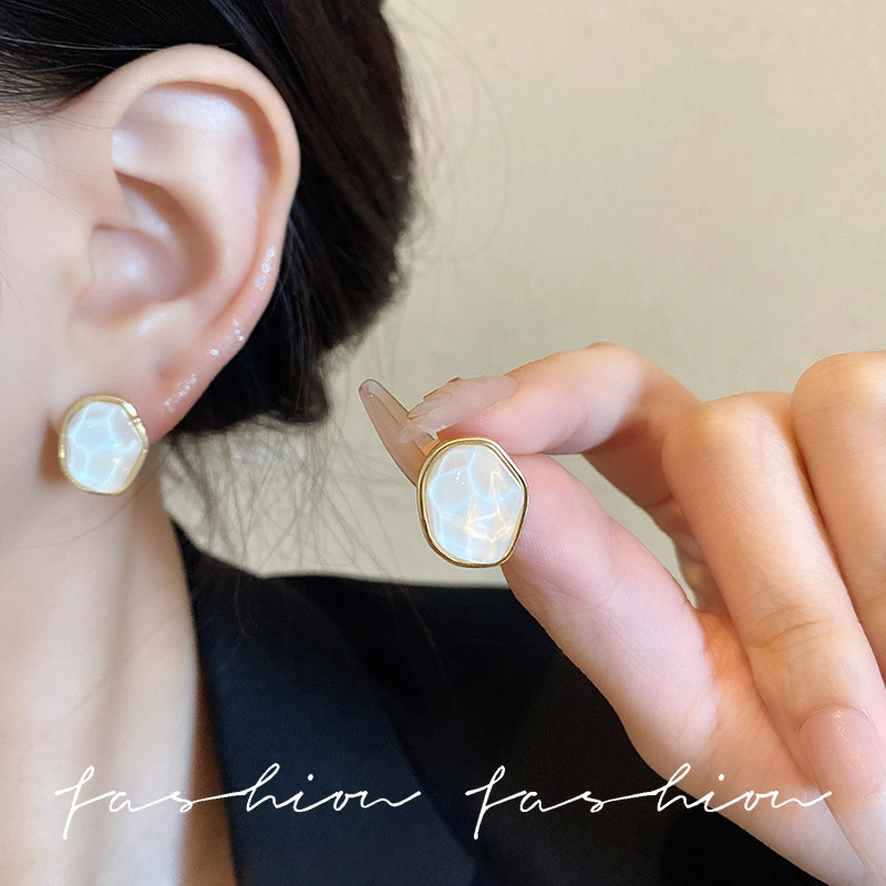 Korean niche earrings, retro Hong Kong-style niche water ripple geometric oval earrings, retro stud earrings for women details Picture