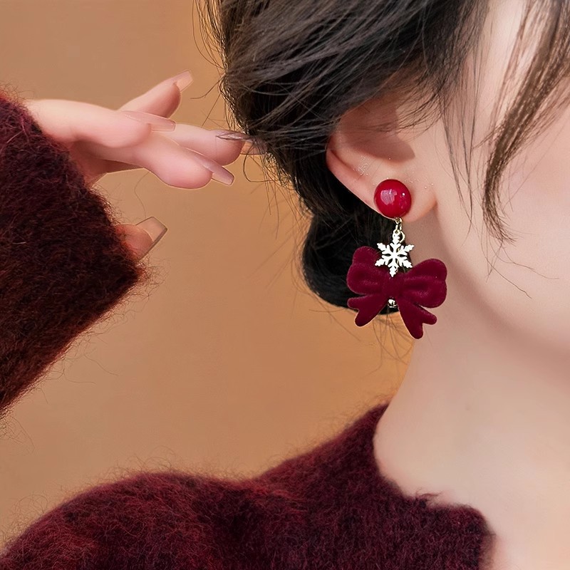 Christmas red bow zircon pearl snowflake earrings, retro, light luxury and high-end stud earrings for autumn and winter Specification drawing