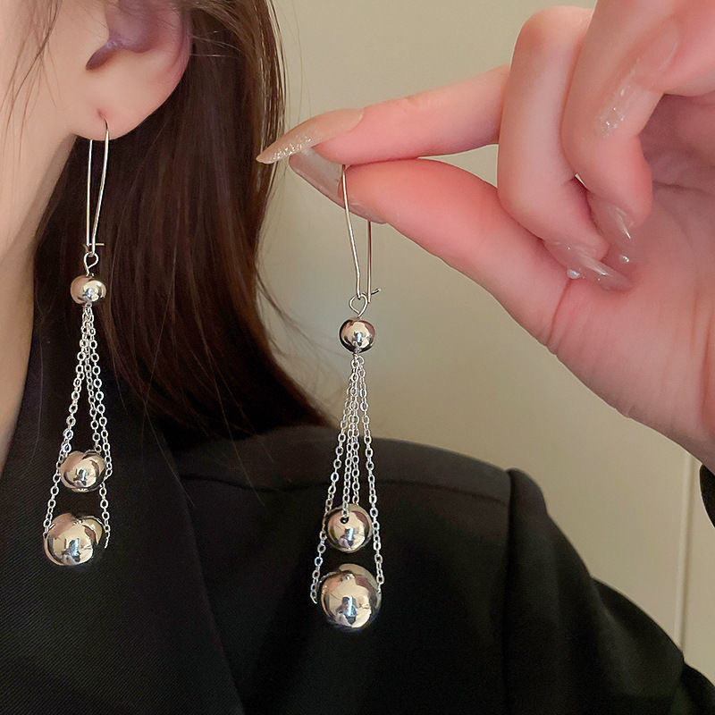 New Korean-style simple round ball earrings with a niche and high-end feel, a cold style, a unique and elegant temperament, versatile and fresh earrings wholesale full figure