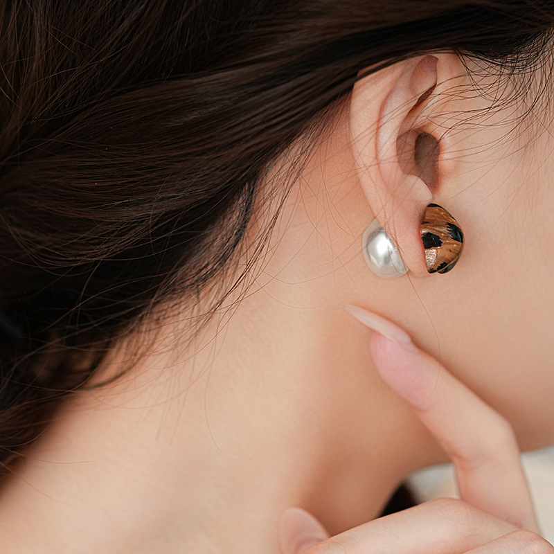 Light luxury leopard print star pearl stud earrings, a niche design for women, retro pearl earrings, a light luxury and high-end feel, versatile earrings Specification drawing