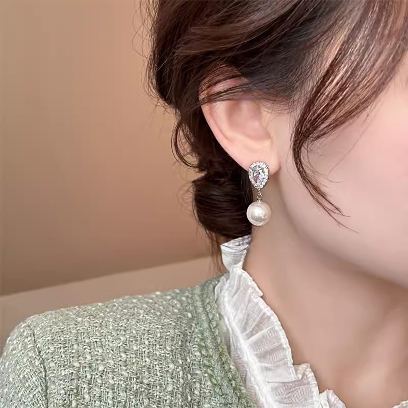 French romantic water drop diamond earrings, unique and high-end retro earrings, elegant and light luxury accessories from Yiwu Application Scenario