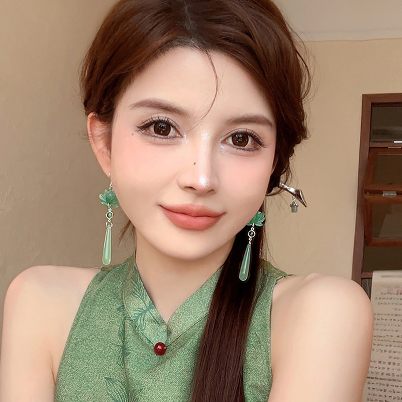 New Chinese-style water drop tassel ear hook female artistic, retro and fresh Chinese style cheongsam Hanfu accessories lotus flower earrings details Picture