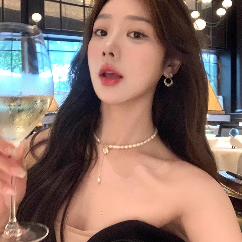 Square sugar cat's eye stone diamond-shaped pearl stud earrings for women, light luxury, high-end style, fashionable, versatile and unique earrings Specification drawing