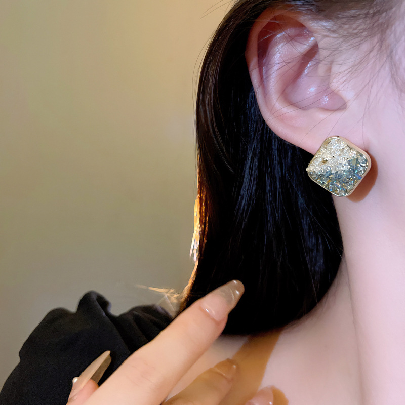 s925 Silver Needle Unique colored small Diamond geometric heart Stud earrings 2025 New style trendy high-end light luxury earrings for women Application Scenario