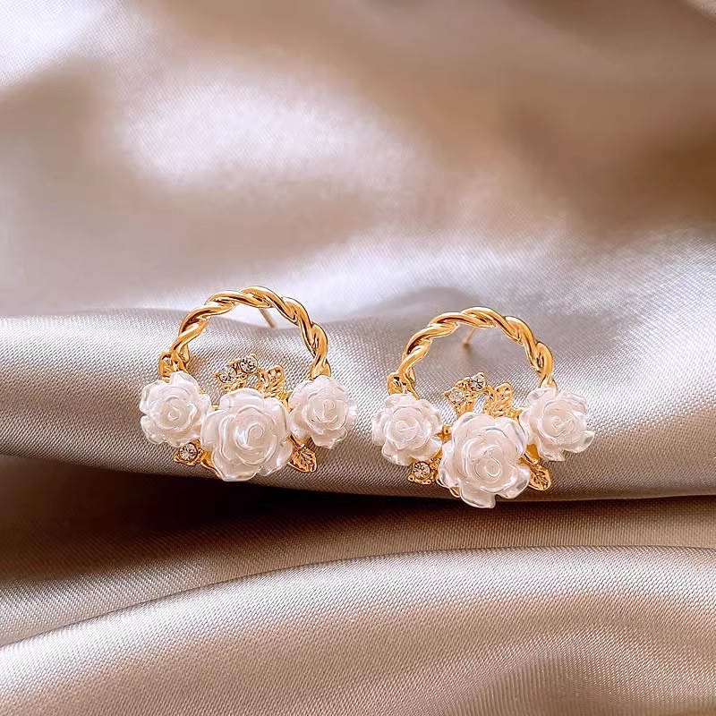 The 2025 new bestseller, unique camellia stud earrings, women's golden flower basket earrings, with a sense of design, are niche and exquisite Specification drawing