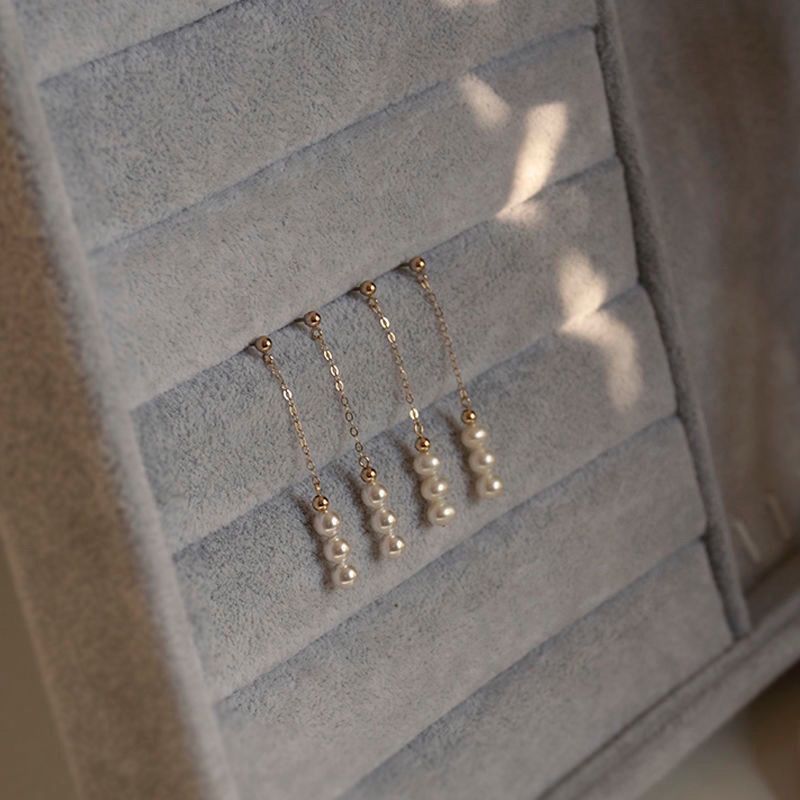 A new, trendy Hong Kong-style bestseller featuring long bevel pearl stud earrings that are gentle and anti-allergy for women on Instagram Application Scenario