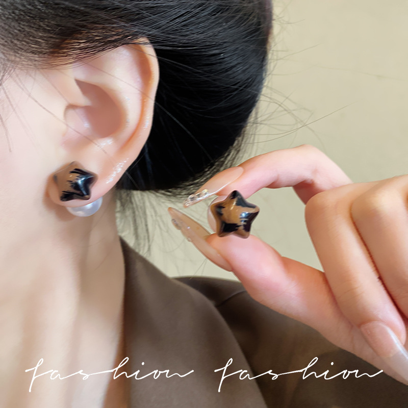 Maillard leopard print pearl double stud earrings for women's autumn and winter, retro and high-end style, star earrings, versatile earrings Specification drawing