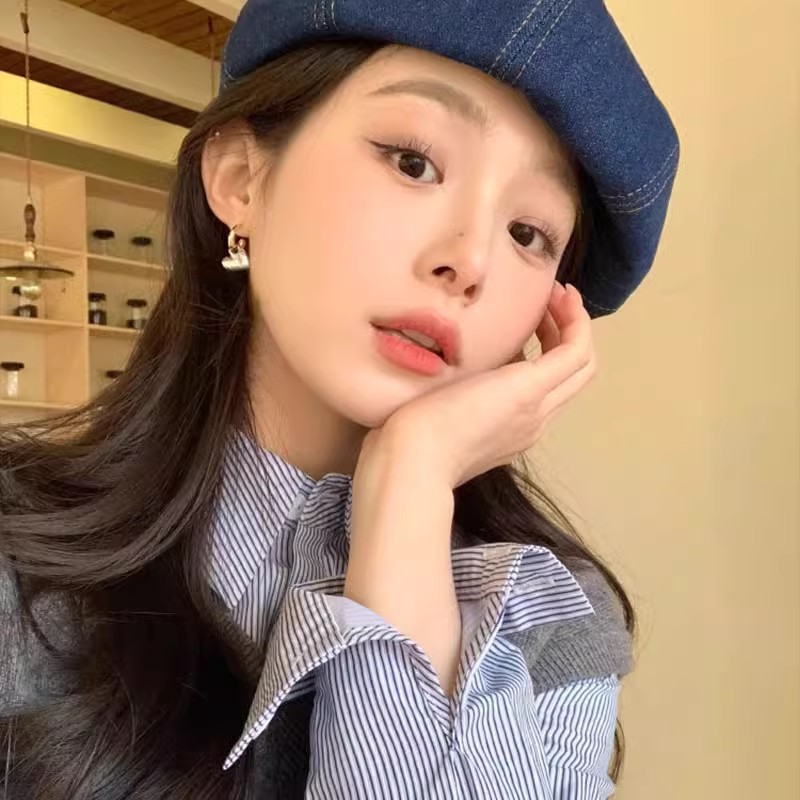 Simple and fashionable gold and silver color contrast detachable heart-shaped earrings for women, a niche high-end look, a cold style, versatile stud earrings Specification drawing