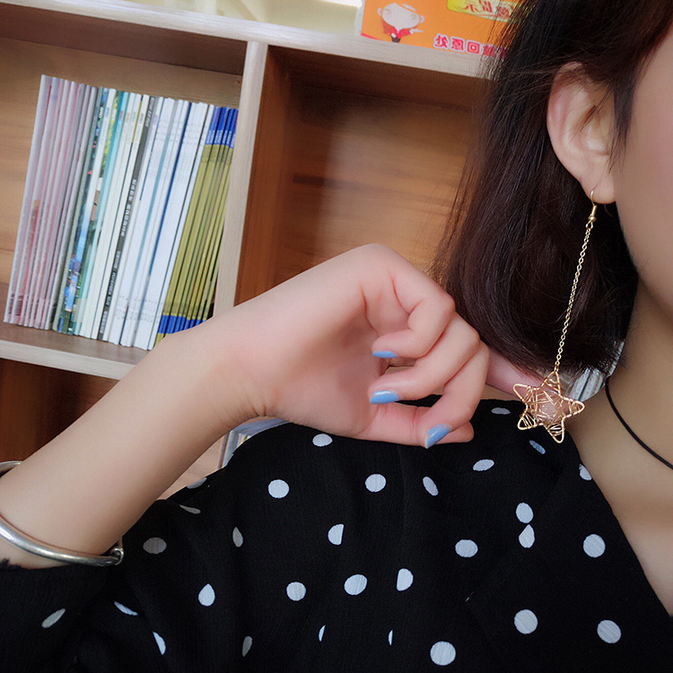 Wholesale of fashion accessories: Korean and Japanese style retro heart-shaped string earrings, stud earrings, and ear clips without ear holes Application Scenario