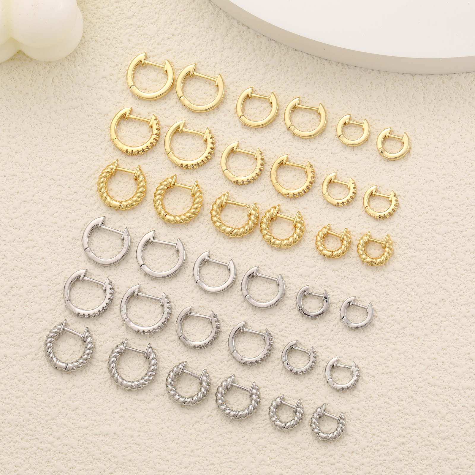 The popular InS-style simple round ear loops in Europe and America, the smooth ear buckles with copper and gold plating, and the best-selling Amazon earrings Specification drawing