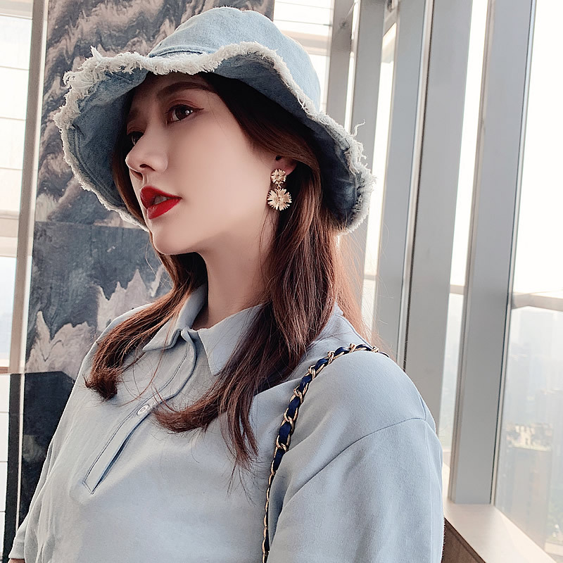 925 Silver ear needles, Daisy flower ear studs, long earrings, elegant women's ins Exaggerated earrings, fashionable gold earrings Application Scenario