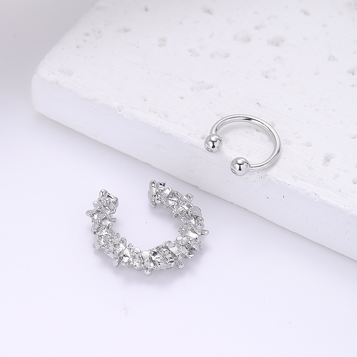 A new cross-border fashion Instagram niche ear bone clip from Europe and America without ear holes, a small and sparkling Instagram ear clip set of 2 pieces Specification drawing