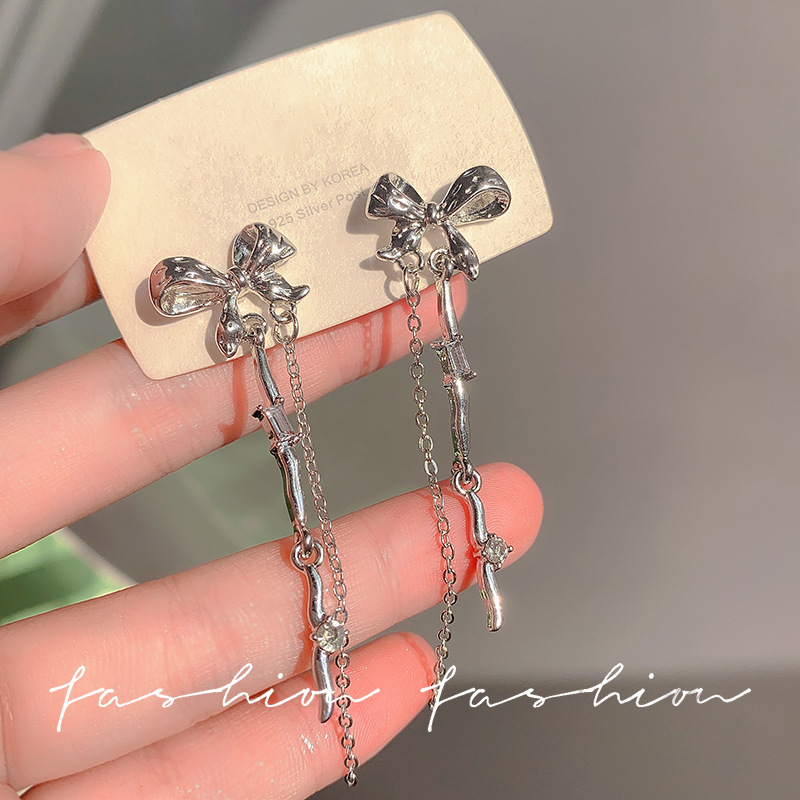 Bow tassel earrings, women's niche design sense, high-end cool style earrings, 2023 new style stud earrings, silver needles Specification drawing