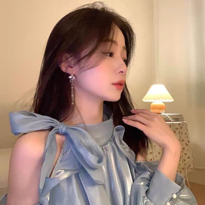 "Stunning!" Elegant butterfly tassel stud earrings, unique and niche women's light luxury earrings, new bestsellers, high-end earrings details Picture