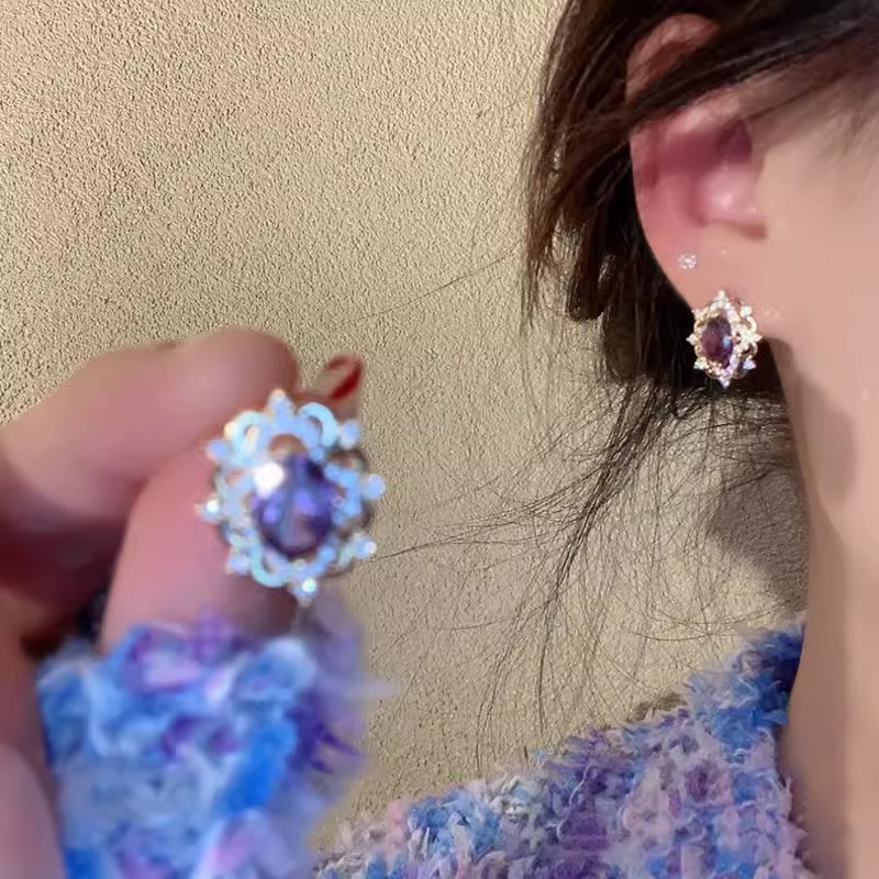 French court-style amethyst lace stud earrings for women, a light luxury, niche and high-end look, retro and fashionable earrings full figure
