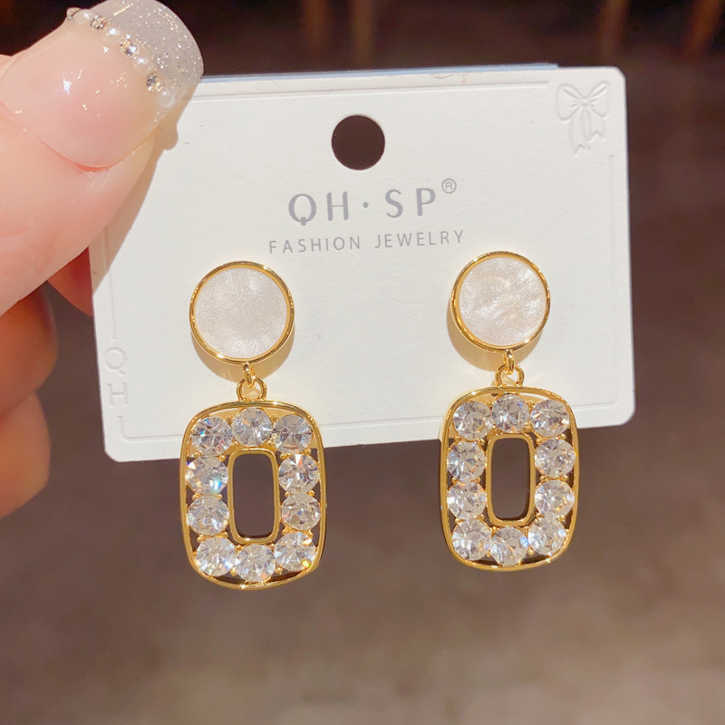 S925 Silver needle retro Hong Kong-style square diamond-encrusted earrings, feminine and fashionable geometric design earrings, wholesale Specification drawing