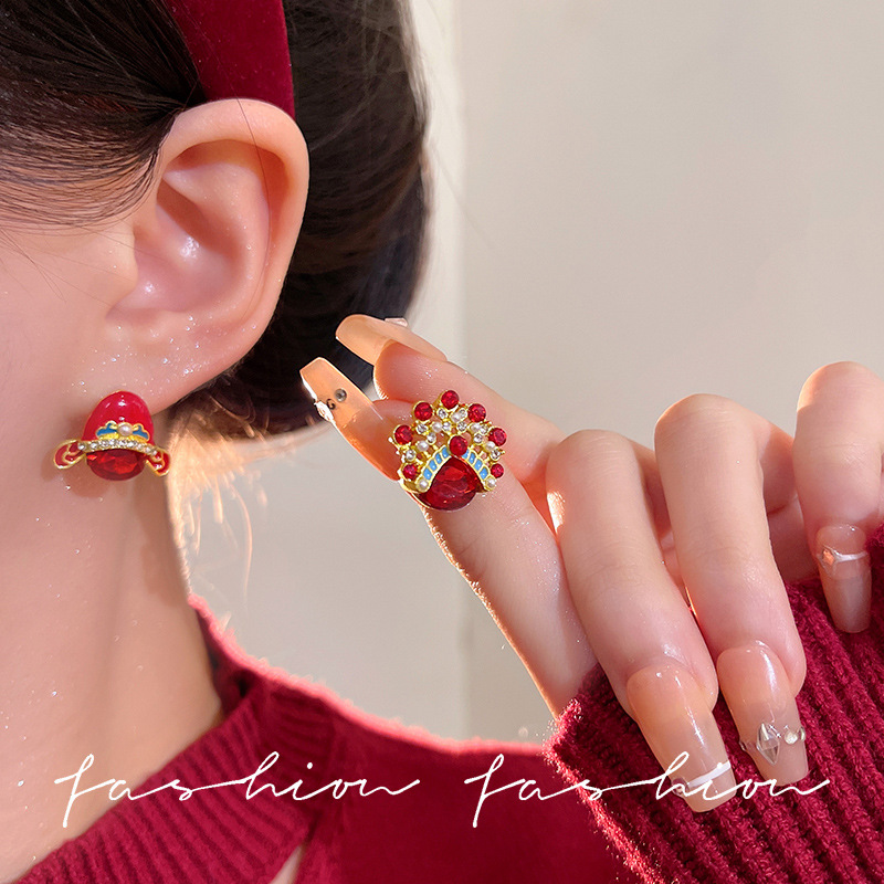 Wholesale of red flower actress and young actor ear studs, new Chinese-style cheongsam, Peking Opera mask earrings, high-end and festive pearl earrings details Picture