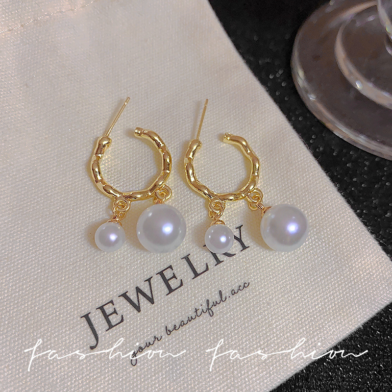 European and American retro French Baroque pearl earrings, women's light luxury, high-end and exquisite golden metal large earrings and stud earrings details Picture