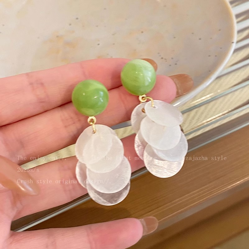 Green vacation-style shell earrings, women's dopamine, summer earrings, unique, beautiful and high-end, seaside stud earrings details Picture