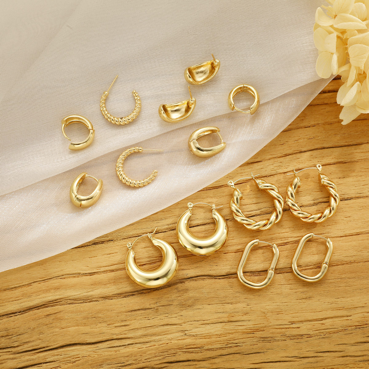 Amazon's best-selling gold hoop earrings, minimalist U-shaped twisted ring earrings, unique texture, gold and silver two-color earrings Specification drawing
