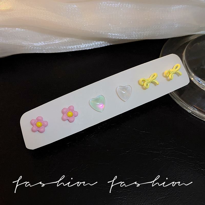 Exquisite heart-shaped bow stud earrings, cute girl's colorful earrings, niche design sense, versatile set of earrings, silver needles Specification drawing