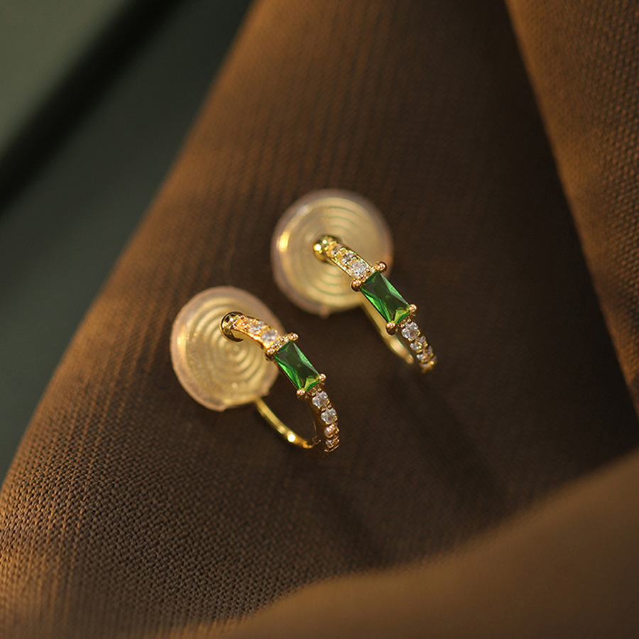 French retro emerald zircon earrings, a niche design for women with a sense of high-end micro-inlaid earrings, Korean version of internet-famous stud earrings Specification drawing