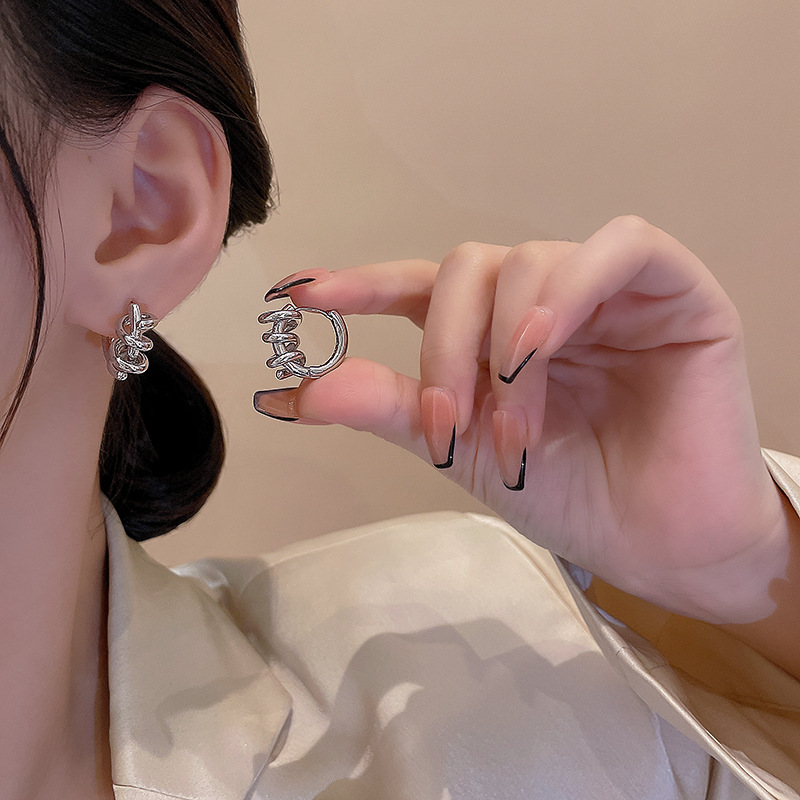 925 silver needle knotted plain loop ear buckles for women, simple and fashionable, cold style, niche and elegant earrings, internet-famous earrings, trendy details Picture