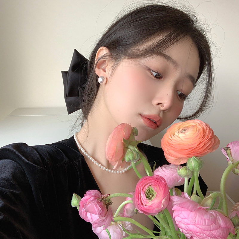 Ins-style pearl stud earrings for women, 925 silver needle, Korean niche and versatile earrings, high-end and elegant earrings for women wholesale Specification drawing
