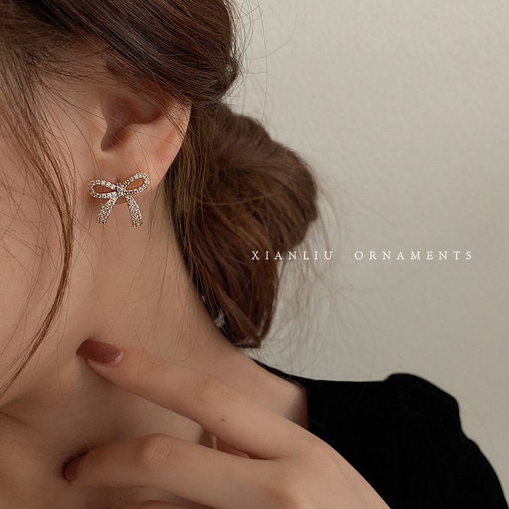 S925 silver needle simple and elegant water diamond bow stud earrings for women, a new trendy Korean Internet celebrity exquisite earrings details Picture