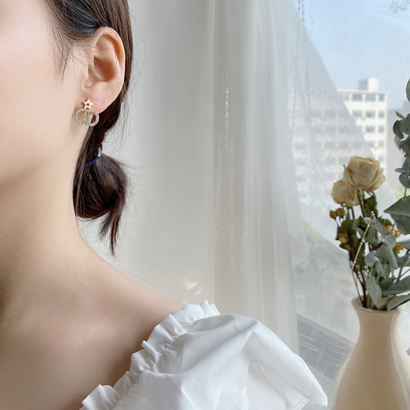 S925 Silver Needle Korean version Stud earrings, Women's five-pointed star bright diamond Super Sparkling earrings, Women's letter D simple short style elegant earrings Application Scenario
