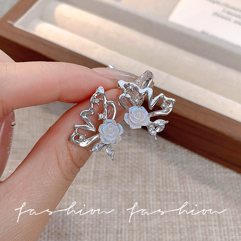 Butterfly Love Flower Rose Butterfly Stud Earrings, a new and unique Korean-style high-end earring for women, with a niche design and personalized earrings Application Scenario