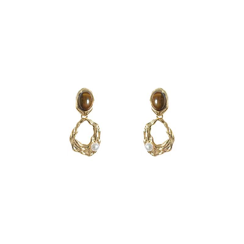 Niche and light luxury pearl stud earrings for women, retro Hong Kong-style Maillard irregular earrings, elegant and high-end earrings and earrings Item Picture