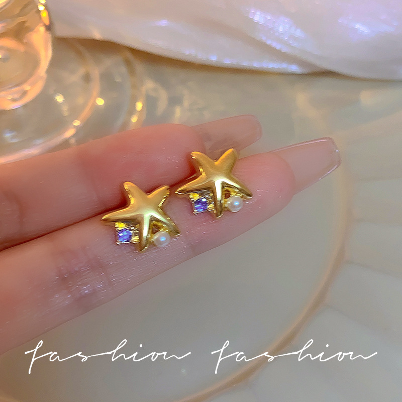 925 Silver Needle Super Fairy Star Stud Earrings, small and simple, ear piercing earrings, niche design earrings, no need to take them off for women to sleep full figure