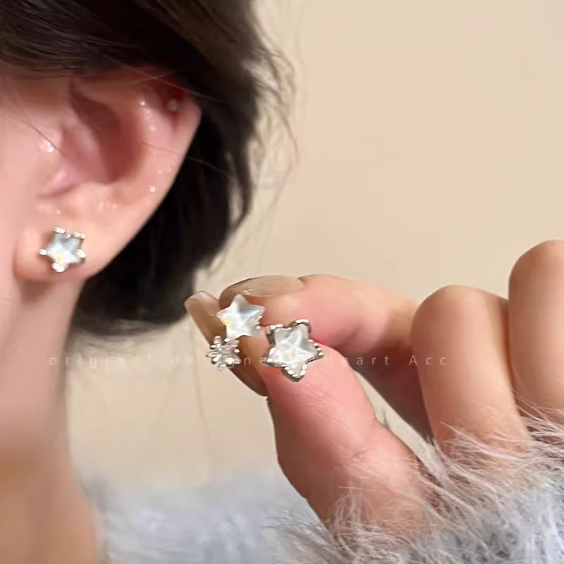 Clear blue star zircon stud earrings for women, small, exquisite and cool style earrings, niche design, high-end earrings, 925 silver Application Scenario