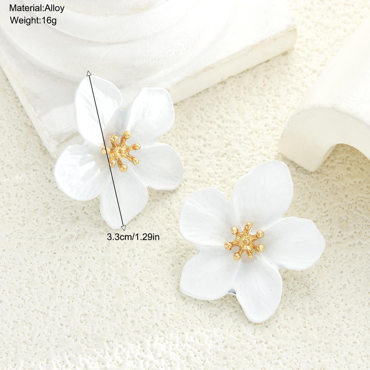 Cross-border fashion bestsellers: White flower stud earrings, European and American personalized and trendy double-layer flower stud earrings, simple and elegant details Picture