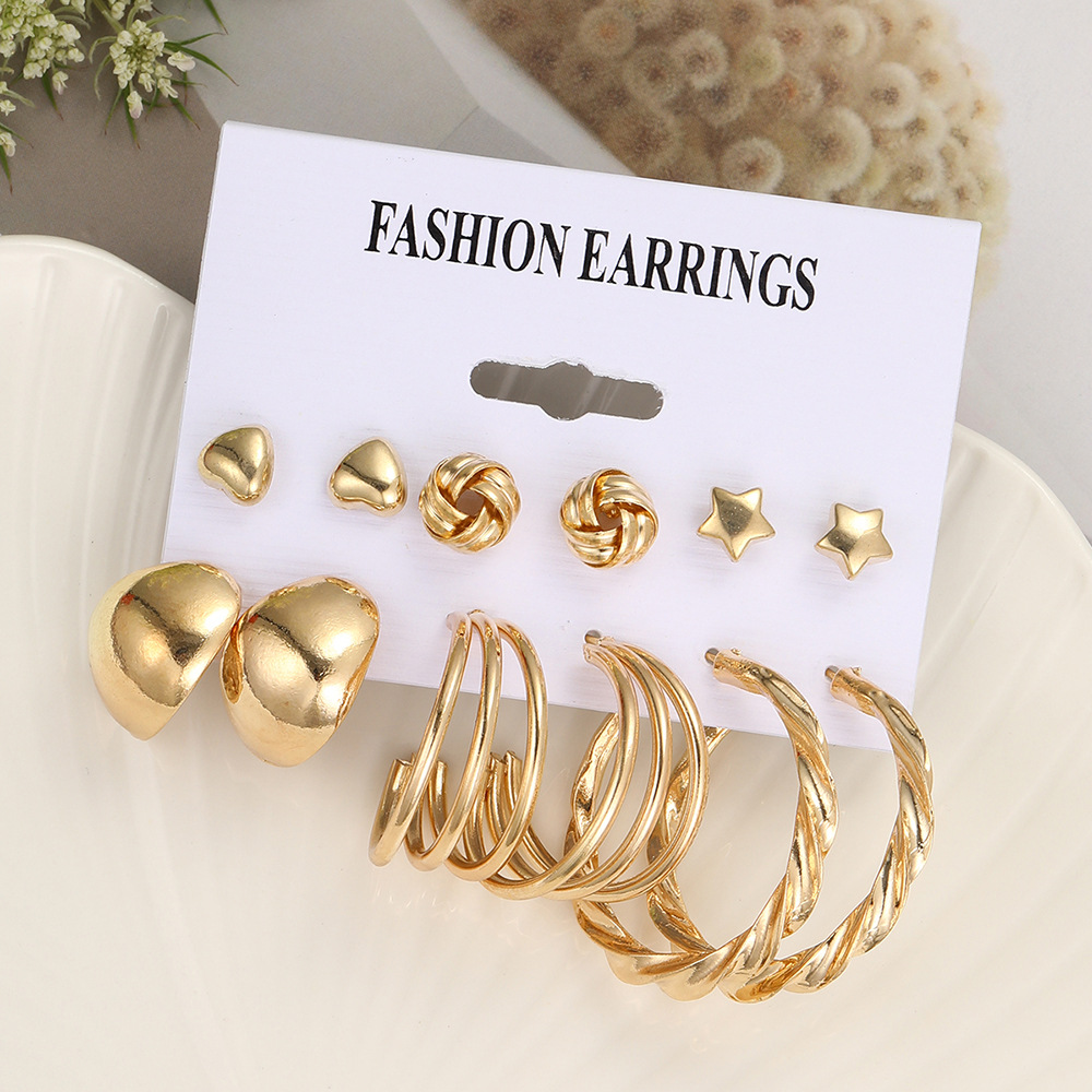 Wholesale of cross-border European and American fashion high-end earring, retro pearl geometric C-shaped heart-shaped wound ball earring set Application Scenario