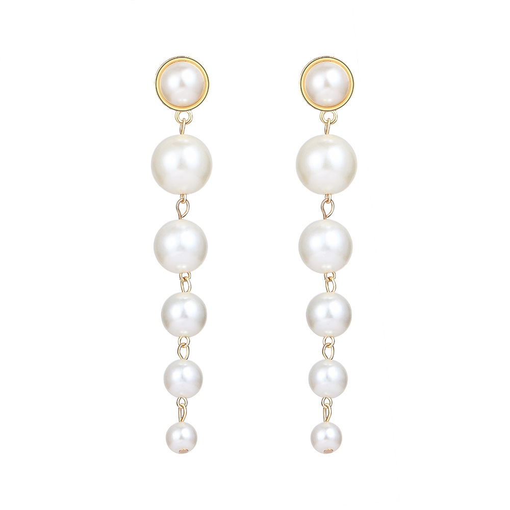 Wholesale of fashionable European and American French retro pearl earrings, creative and simple artificial pearl long earrings of various sizes Application Scenario