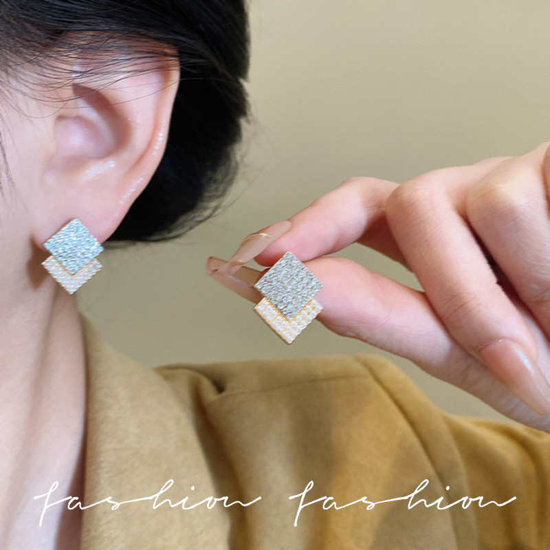 New diamond and pearl double rhombic stud earrings from Japan and South Korea for women in 2025, trendy and lightweight luxury earrings, unique and fashionable geometric earrings details Picture