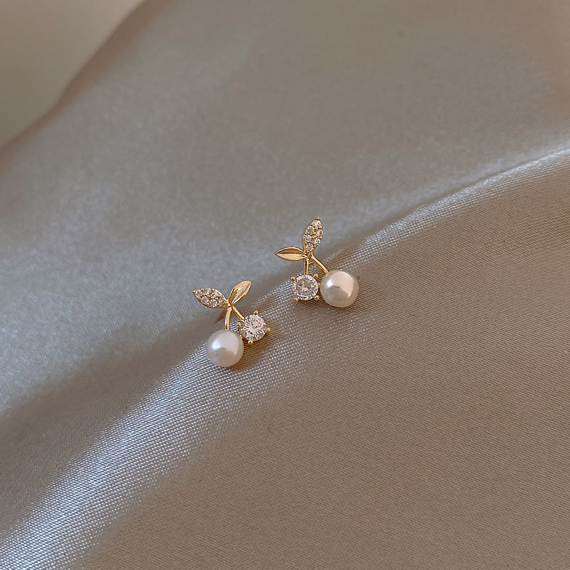 The new stylish earrings and earrings from Little Cherry Earrings for women, with a high-end and niche design, feature 925 silver needle ear piercing full figure