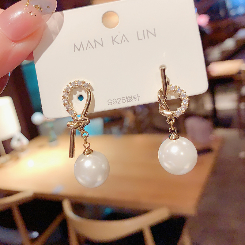 s925 Silver Needle Hong Kong-style retro pearl earrings, short and stylish, versatile Korean asymmetrical knotted stud earrings for women Specification drawing
