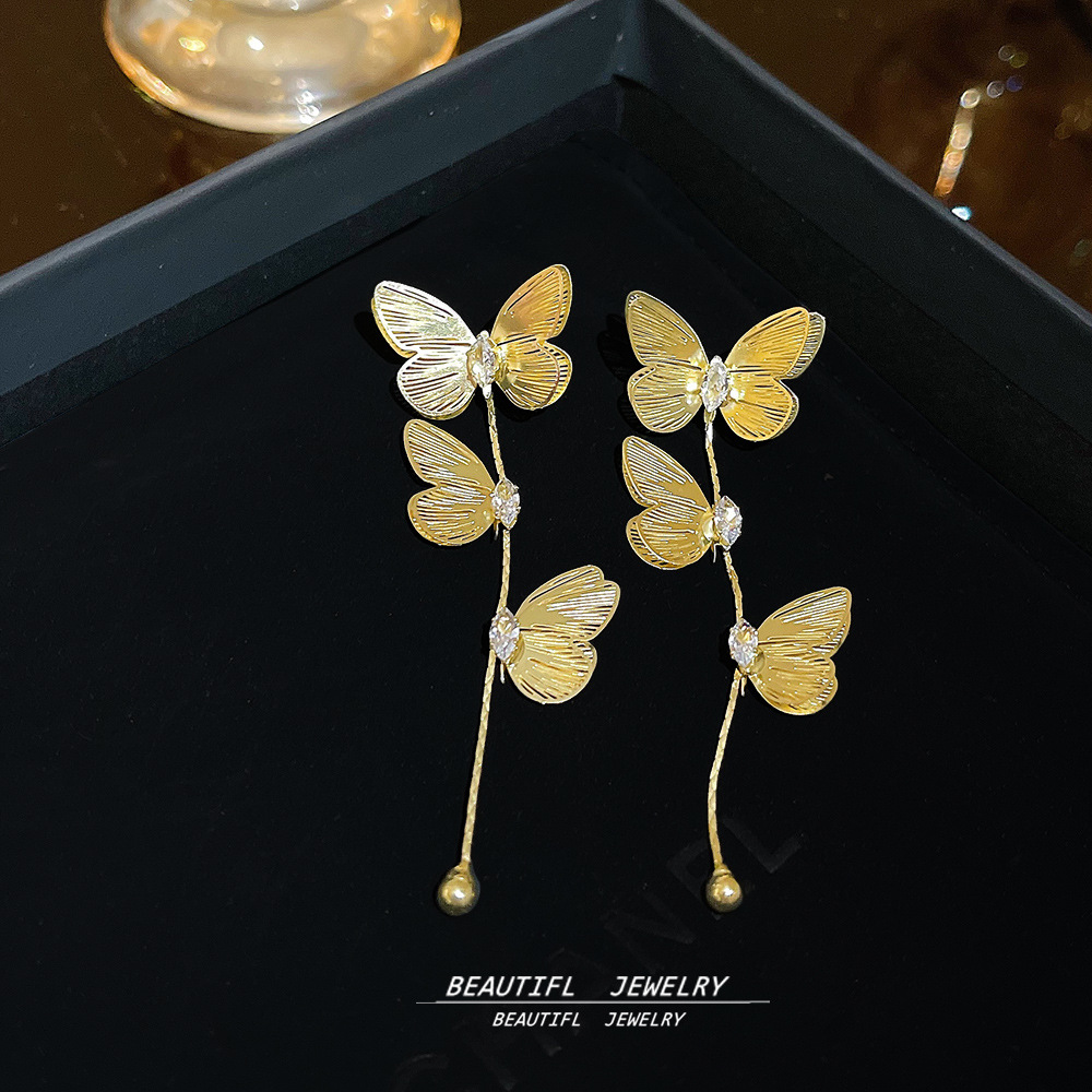 925 silver needle vintage exaggerated golden tassel earrings, female Internet celebrity light luxury high-end stud earrings, elegant and versatile earrings full figure