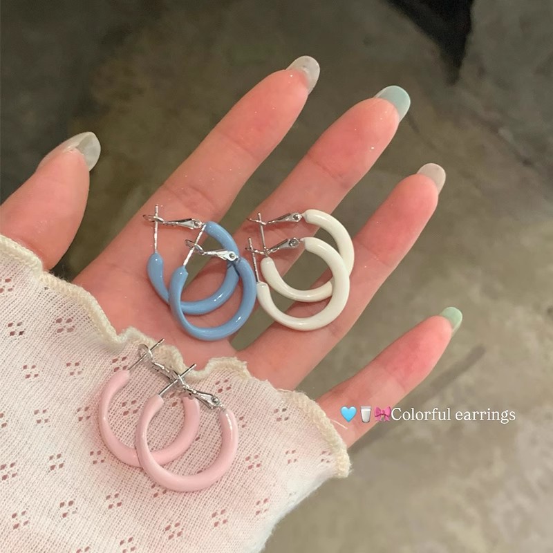 Solid color glazed plain ring small ear rings for women, Korean style, versatile, fresh and cute ring ear buckles, sweet, simple and high-end earrings Application Scenario