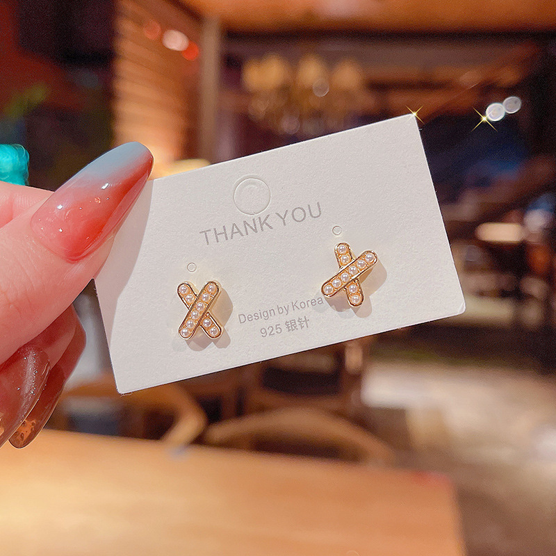 925 Silver Needle Korean version new pearl personalized design cross-shaped earrings, the same style as the trendy female Instagram influencer stud earrings details Picture