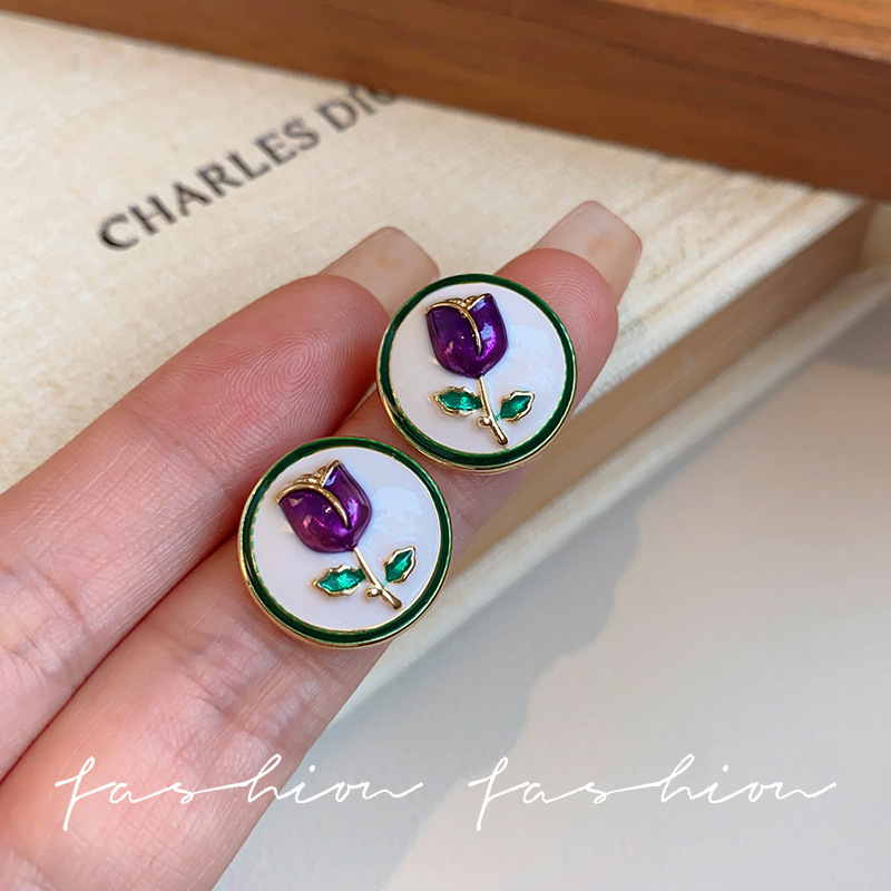 The 2025 new trendy little fragrance rose stud earrings exude a sense of light luxury and sophistication, exuding a fashionable and elegant temperament. They are versatile and popular earrings for women full figure