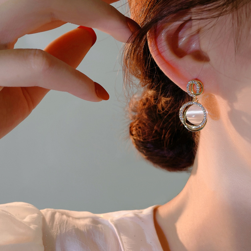 S925 Silver Needle cat's Eye Earrings, new trendy design, fashionable and versatile, niche design earrings, mid-length for women Application Scenario