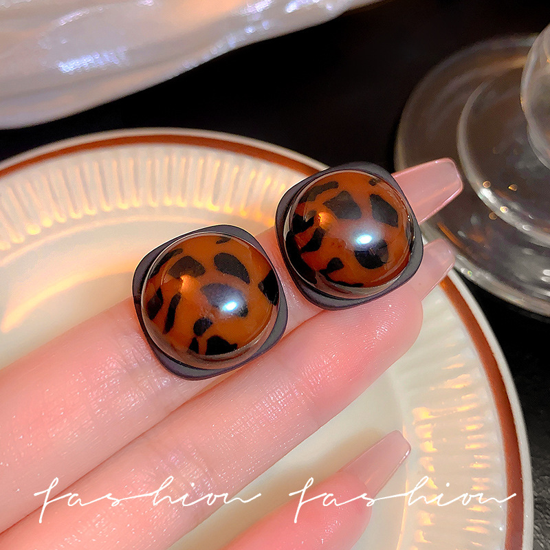 Wine red leopard print square silver needle stud earrings for women, 2025 new autumn and winter retro earrings, fashionable and elegant, versatile earrings details Picture